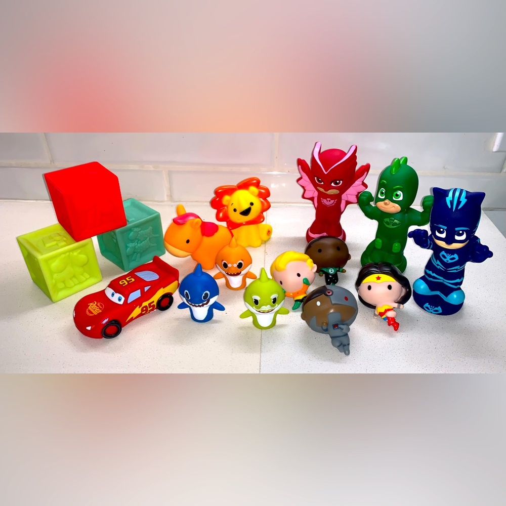 Mix Lot 16x Toddler Fun Finger/Bath Toys • PJ Mask • DC Comics • Baby Shark